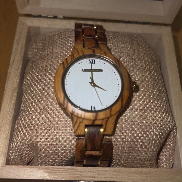 BRAND NEW WOMENS WOODEN WATCH NWT main image 5